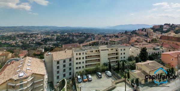 06. Grasse. Appartement Bourgeois de 180m² (150m² loi carrez) vue Mer, très calme, Jardin de 200m², 2 places de parkings, plusieurs annexes