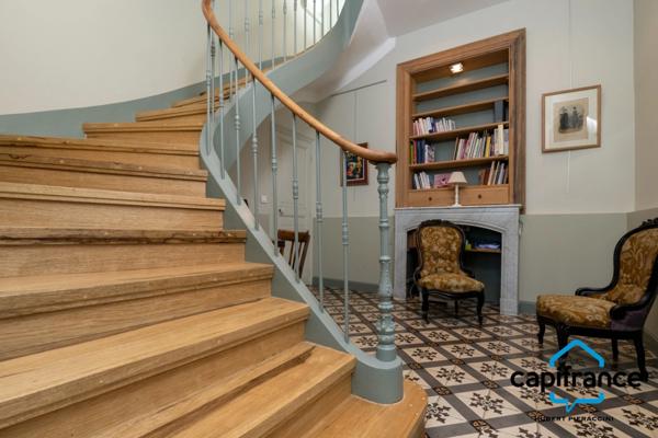 06. Grasse. Appartement Bourgeois de 180m² (150m² loi carrez) vue Mer, très calme, Jardin de 200m², 2 places de parkings, plusieurs annexes