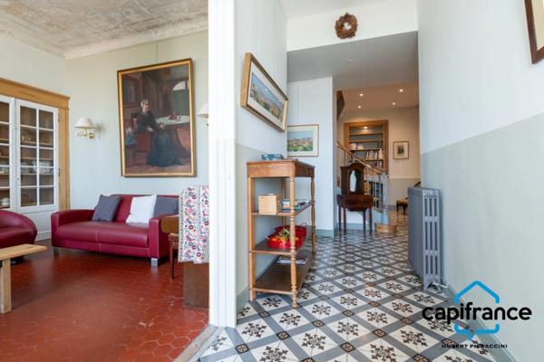 06. Grasse. Appartement Bourgeois de 180m² (150m² loi carrez) vue Mer, très calme, Jardin de 200m², 2 places de parkings, plusieurs annexes