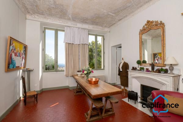 06. Grasse. Appartement Bourgeois de 180m² (150m² loi carrez) vue Mer, très calme, Jardin de 200m², 2 places de parkings, plusieurs annexes