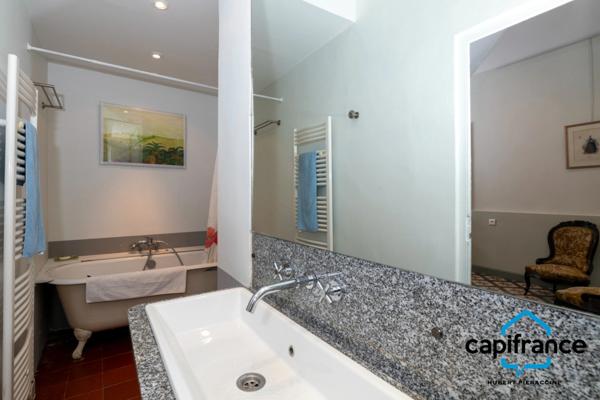 06. Grasse. Appartement Bourgeois de 180m² (150m² loi carrez) vue Mer, très calme, Jardin de 200m², 2 places de parkings, plusieurs annexes