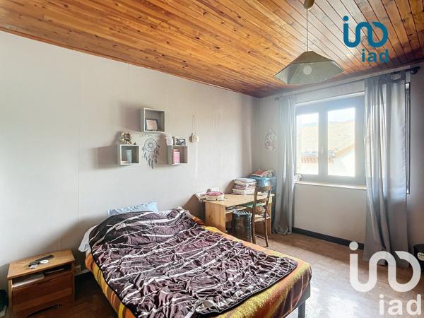 Maison de village 4 pièces de 107 m² à Lupé (42520)