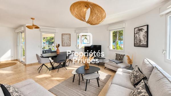 Hyères Port - T4 de 91 m2 avec terrasse, vue mer, piscine et garage