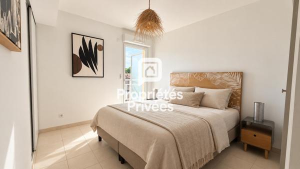 Hyères Port - T4 de 91 m2 avec terrasse, vue mer, piscine et garage