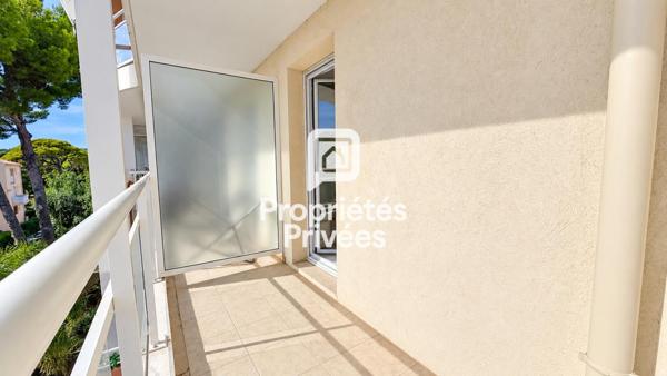 Hyères Port - T4 de 91 m2 avec terrasse, vue mer, piscine et garage