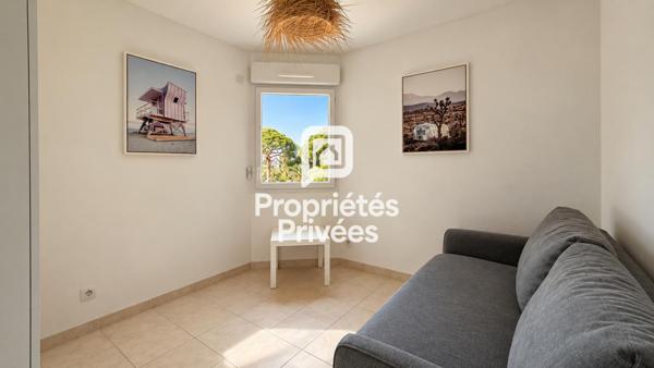 Hyères Port - T4 de 91 m2 avec terrasse, vue mer, piscine et garage