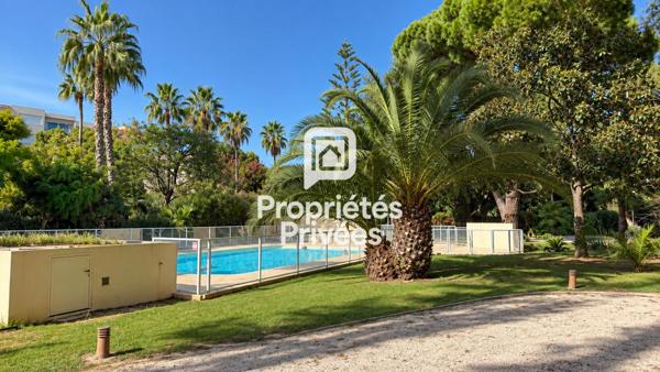 Hyères Port - T4 de 91 m2 avec terrasse, vue mer, piscine et garage