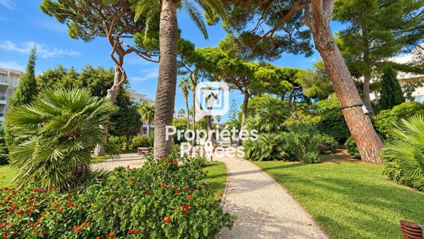 Hyères Port - T4 de 91 m2 avec terrasse, vue mer, piscine et garage