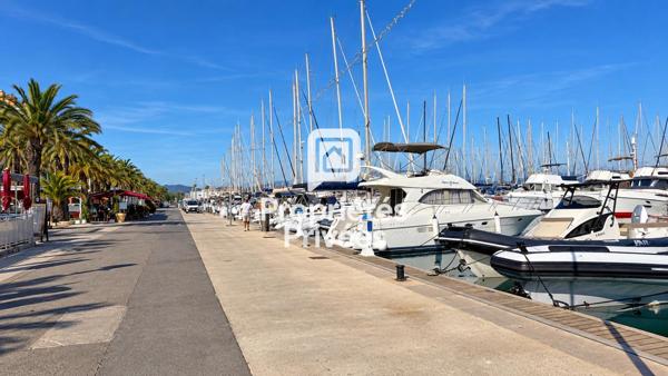 Hyères Port - T4 de 91 m2 avec terrasse, vue mer, piscine et garage