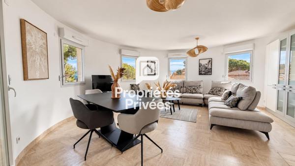 Hyères Port - T4 de 91 m2 avec terrasse, vue mer, piscine et garage
