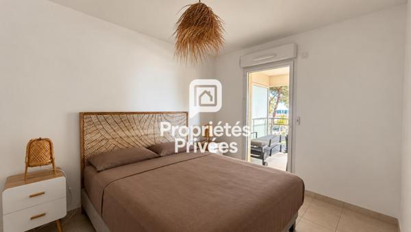 Hyères Port - T4 de 91 m2 avec terrasse, vue mer, piscine et garage