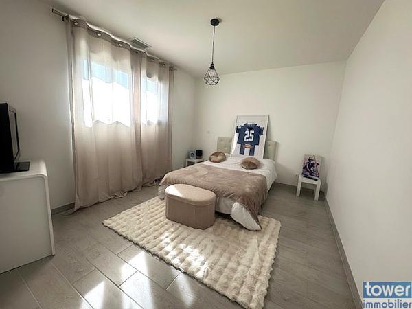 Maison
                                                                                                                                                                                                                                                                                                                        5 pièce(s)                                                                                                                                                                                                          4 chambre(s)                                                                                                                                                                                                          144  m²