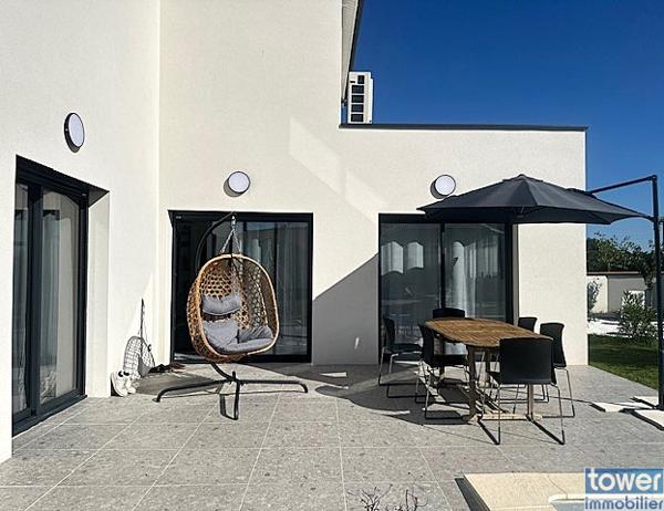 Maison
                                                                                                                                                                                                                                                                                                                        5 pièce(s)                                                                                                                                                                                                          4 chambre(s)                                                                                                                                                                                                          144  m²