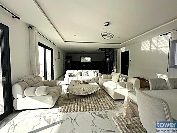 Maison
                                                                                                                                                                                                                                                                                                                        5 pièce(s)                                                                                                                                                                                                          4 chambre(s)                                                                                                                                                                                                          144  m²