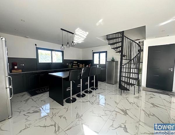 Maison
                                                                                                                                                                                                                                                                                                                        5 pièce(s)                                                                                                                                                                                                          4 chambre(s)                                                                                                                                                                                                          144  m²