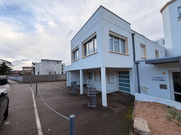 Murs local pour médical ou paramédical à vendre SAINTE COLOMBE (69), d'une surface de 178 m² en RDC, idéalement situé à 5 minutes de Vienne