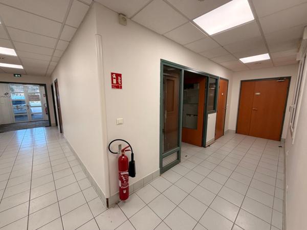 Murs local pour médical ou paramédical à vendre SAINTE COLOMBE (69), d'une surface de 178 m² en RDC, idéalement situé à 5 minutes de Vienne