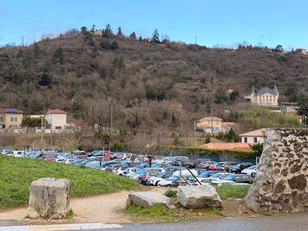 Murs local pour médical ou paramédical à vendre SAINTE COLOMBE (69), d'une surface de 178 m² en RDC, idéalement situé à 5 minutes de Vienne