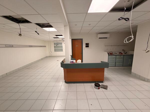 Murs local pour médical ou paramédical à vendre SAINTE COLOMBE (69), d'une surface de 178 m² en RDC, idéalement situé à 5 minutes de Vienne