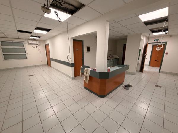 Murs local pour médical ou paramédical à vendre SAINTE COLOMBE (69), d'une surface de 178 m² en RDC, idéalement situé à 5 minutes de Vienne