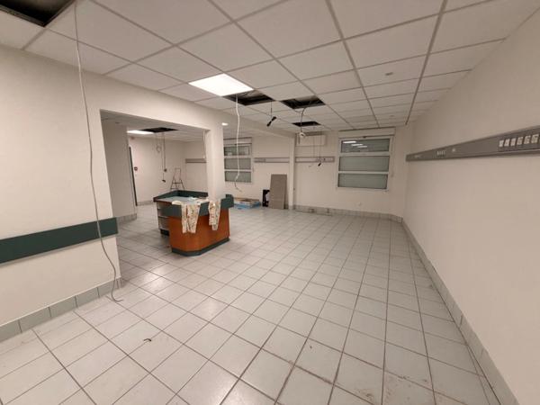 Murs local pour médical ou paramédical à vendre SAINTE COLOMBE (69), d'une surface de 178 m² en RDC, idéalement situé à 5 minutes de Vienne