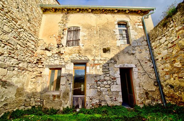 Maison à vendre à Astaffort - 8 pièces avec fort potentiel de rénovation