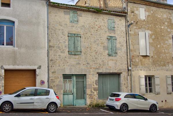 Maison à vendre à Astaffort - 8 pièces avec fort potentiel de rénovation