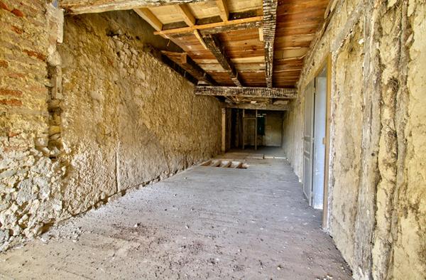 Maison à vendre à Astaffort - 8 pièces avec fort potentiel de rénovation