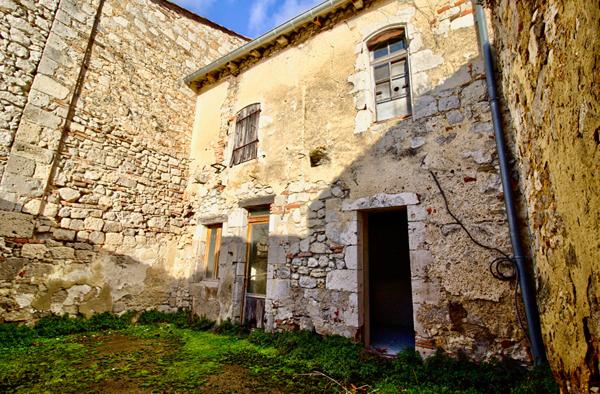 Maison à vendre à Astaffort - 8 pièces avec fort potentiel de rénovation