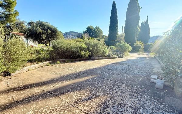 Maison à vendre    4 pièces •  Saint-Cyr-sur-Mer