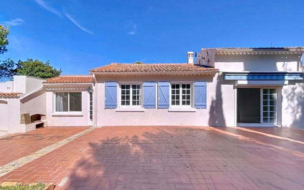 Maison à vendre    4 pièces •  Saint-Cyr-sur-Mer