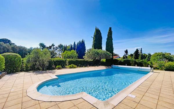 Maison à vendre    4 pièces •  Saint-Cyr-sur-Mer