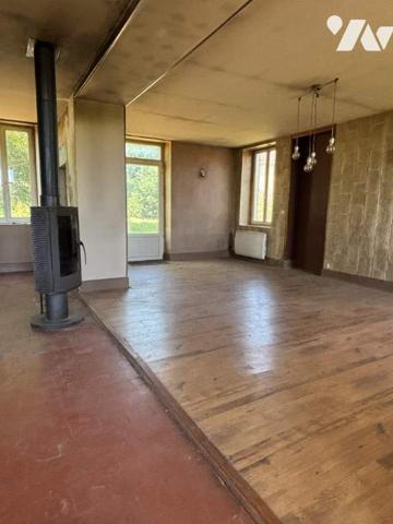 Jolie maison en pierres dans un cadre magnifique