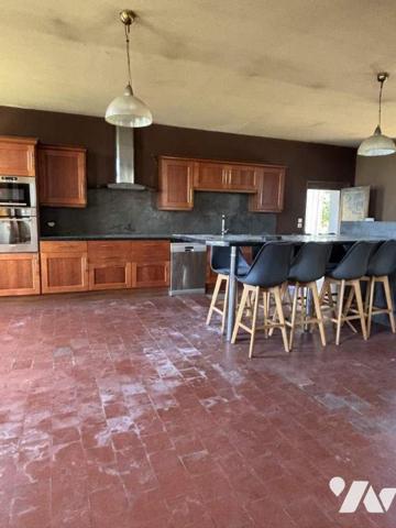 Jolie maison en pierres dans un cadre magnifique