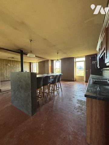 Jolie maison en pierres dans un cadre magnifique