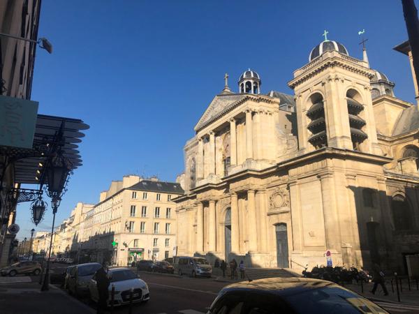 "Versailles Paroisse plein centre" Vue imprenable sur la Paroisse Notre-Dame - joli studio meublé de 20 m²

Loyer €890.00/mois charges comprises **

- Ref : 12062