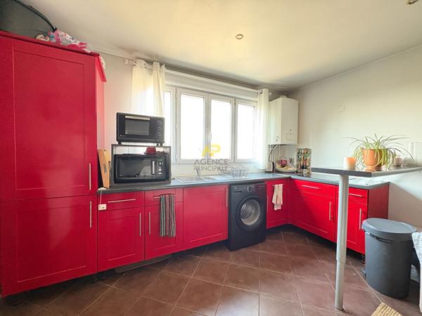 F2 - PROCHE GARE LA FRETTE 130 000 € **  - Référence  2073