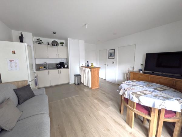 2 pièces avec balcon et parking – Résidence récente – Gare à pied