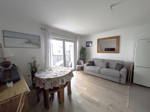 2 pièces avec balcon et parking – Résidence récente – Gare à pied