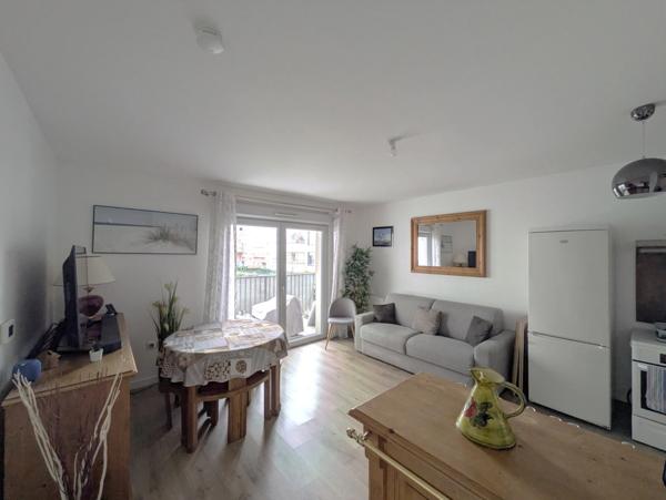 2 pièces avec balcon et parking – Résidence récente – Gare à pied