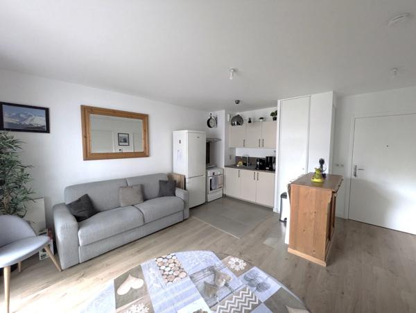 2 pièces avec balcon et parking – Résidence récente – Gare à pied