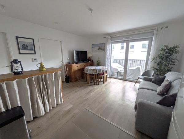 2 pièces avec balcon et parking – Résidence récente – Gare à pied