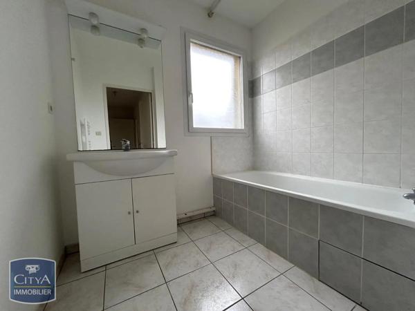 Appartement à louer 3 pièces 64.38m² Niort (79000)