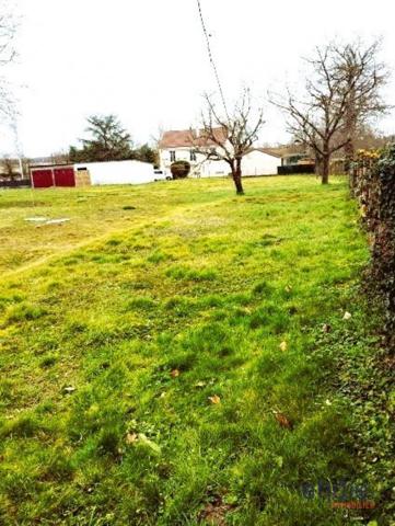 TERRAIN PROCHE DE MOULINS