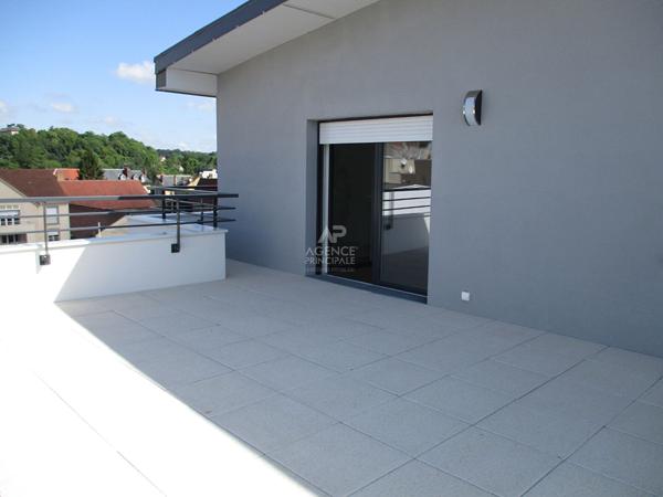 Studio à vendre à Saint-Ouen-l'Aumône - Dernier étage avec terrasse 145 000 € **  - Référence  11291