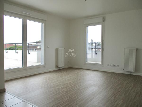 Studio à vendre à Saint-Ouen-l'Aumône - Dernier étage avec terrasse 145 000 € **  - Référence  11291