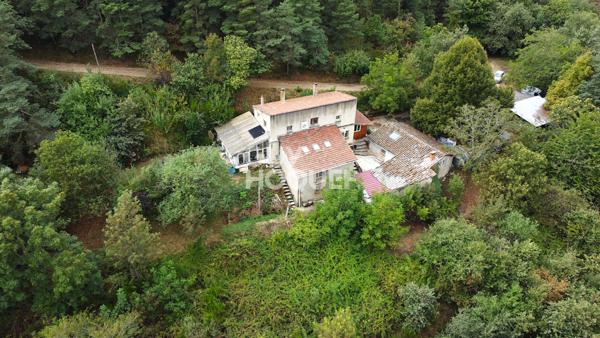 Maison avec dépendance à Boffres sur 31 hectares de terrain