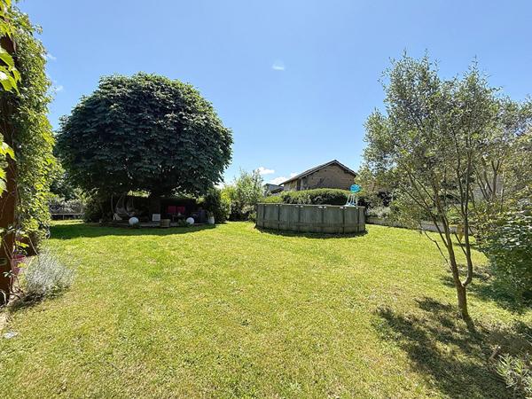 Ancien corps de ferme entièrement rénové, 480m2, 7 chambres, sur un terrain de 900m2, au calme. Fort potentiel avec seconde habitation