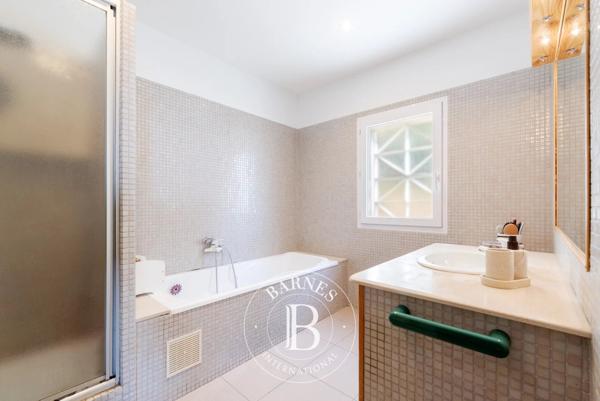 Grasse, Villa 5 Chambres -  221 m² à vendre