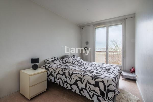 Appartement t3 + terrasses + parking collectif